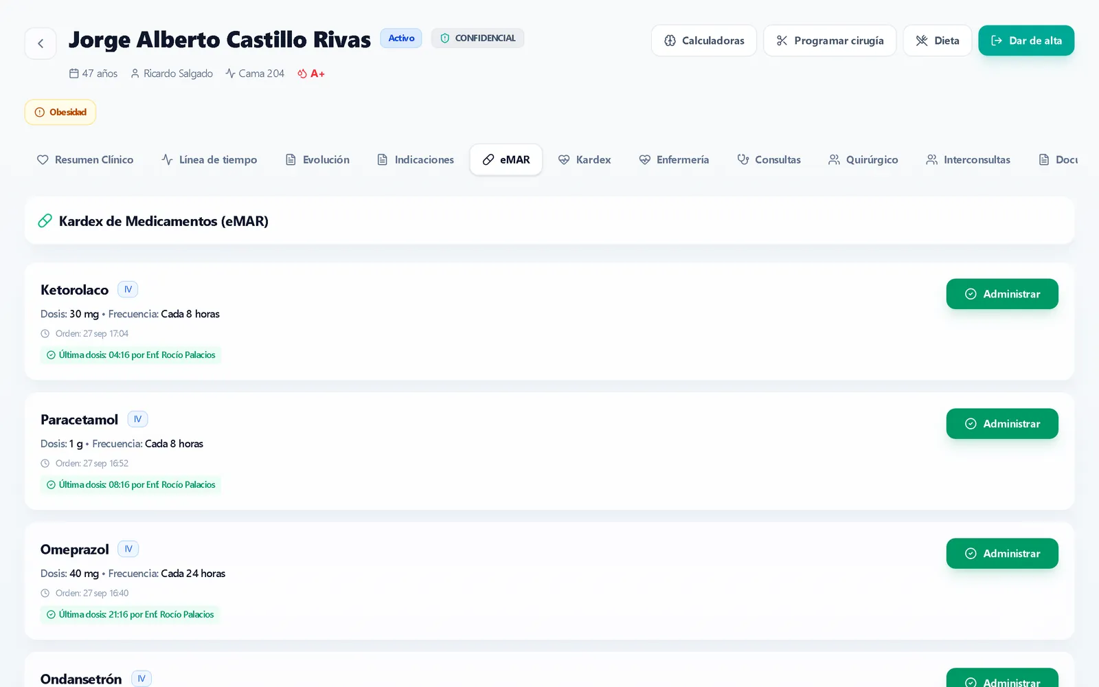 eMAR de un paciente ficticio: cada medicamento activo con dosis, vía y frecuencia, y las administraciones registradas por enfermería.