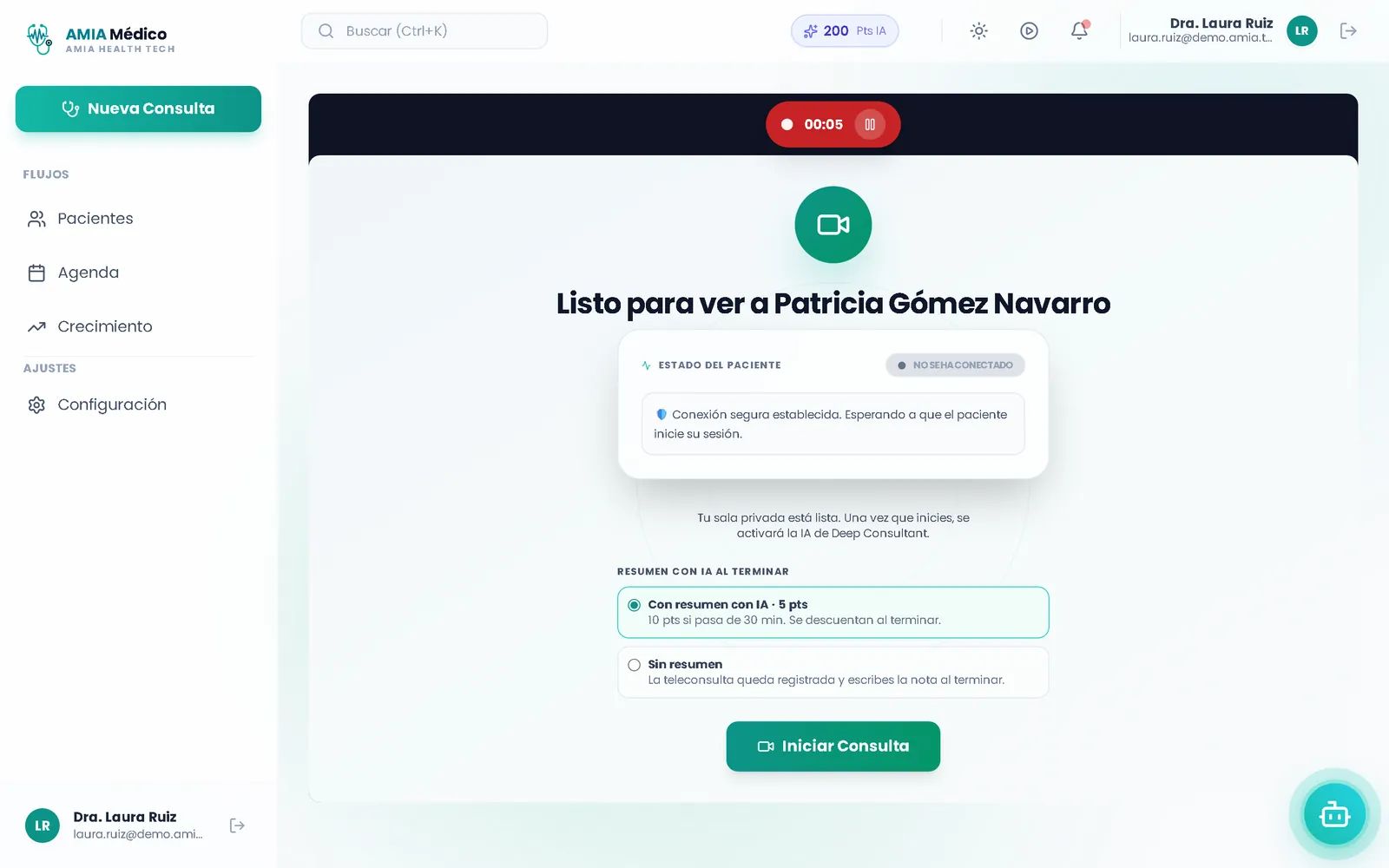 Sala de teleconsulta en AMIA Médico esperando a la paciente, con la opción de resumir la llamada con IA o sin resumen.