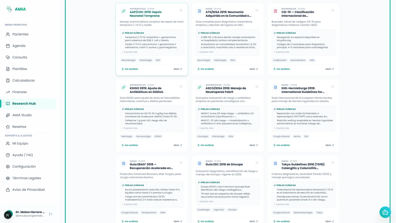 Research Hub de AMIA con la biblioteca de evidencia clínica en tarjetas y perlas clínicas por guía